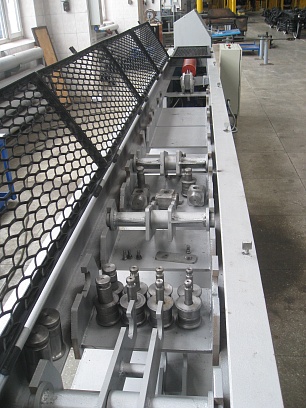 Стенд для испытания деталей электропоезда на растяжение 