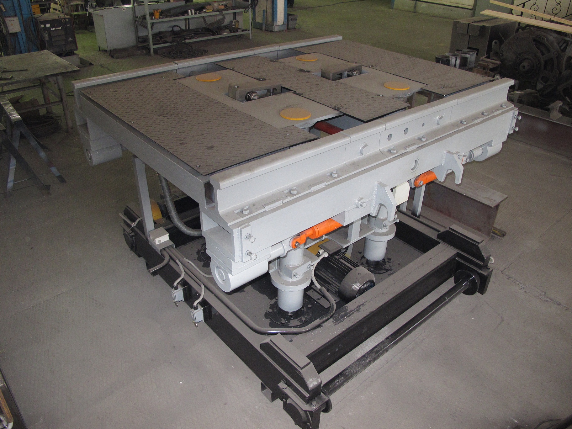 Скатоподъемник для замены колесно-моторного блока локомотива