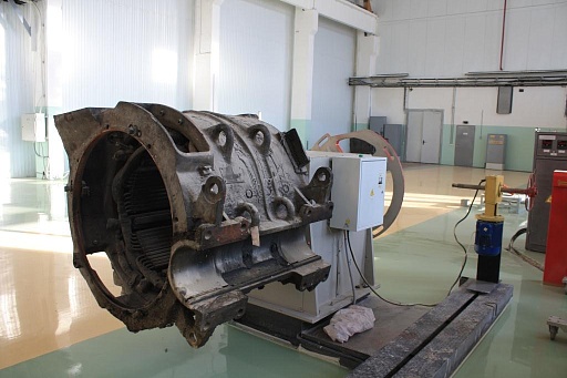 Кантователь полюсов тягового электродвигателя 